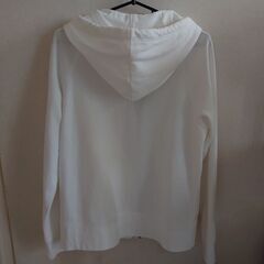 （取引中）美品 UNIQLO Lサイズ パーカーの画像