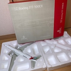 エミレーツ航空機　777-300ER 模型
の画像