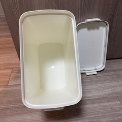 フードストッカー　タッパー　キャットフード　　の画像