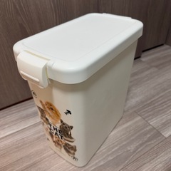 フードストッカー　タッパー　キャットフード　　