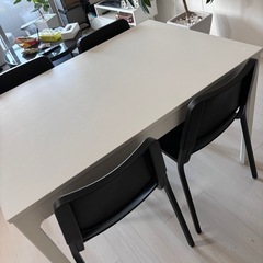 【0円】伸長式ダイニングテーブル椅子4つセットの画像