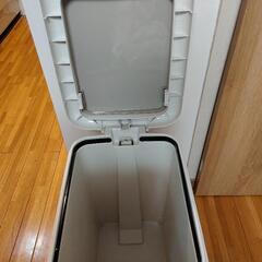 ニトリ　ゴミ箱　30Lの画像