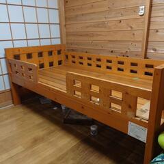 木製ベッドの画像