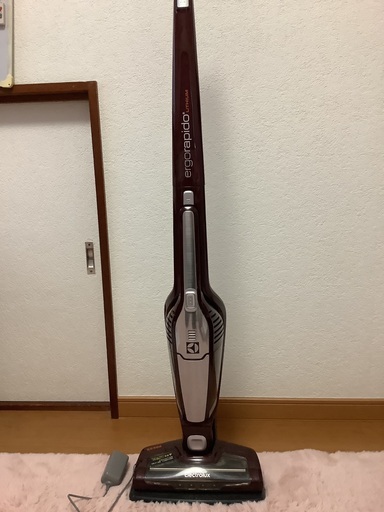 エレクトロラックス　コードレス掃除機　バッテリー切れ　付属充電スタンドあり
