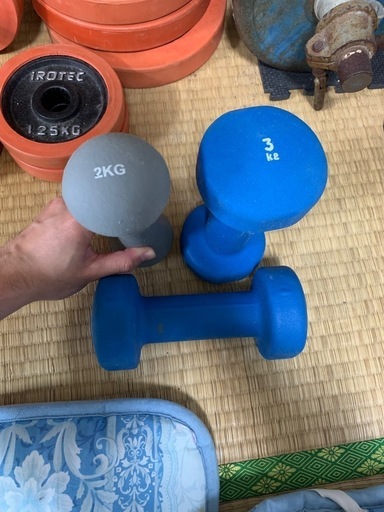 受け取り予定者決まりました　
筋トレベンチ　 腹筋台 ダンベルセット