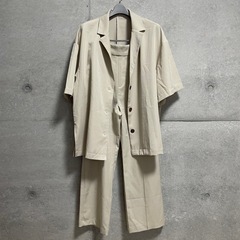 ベージュセットアップ　ヒコロヒー