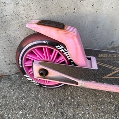 キッズキックボード　の画像