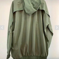 adidasウインドブレーカーの画像