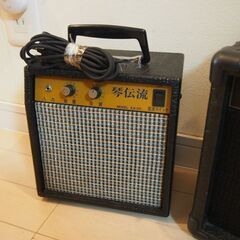 Bluesfeel コンパクトギ ターアンプ スピーカー GA-8020 電池式　アンプ　琴伝流　シールドの画像