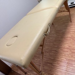 軽量 折りたたみ マッサージベッド　木製・有孔