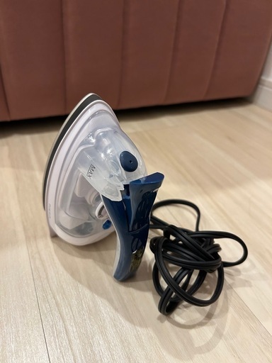 ミニアイロン【一人暮らし】【ほぼ新品】