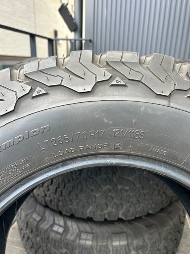 BFGoodrich 265/70/r17 　プラド　ハイラックス 