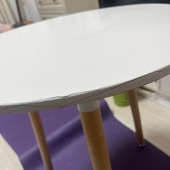 早めに取りに来てほしいです！円形机　の画像