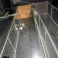 IKEA ガラス飾り棚の画像