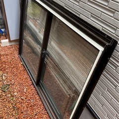 はめごろし窓　FIX・縦すべり出し窓の組み合わせの画像