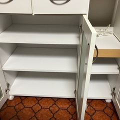 食器棚の画像