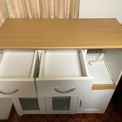 食器棚の画像
