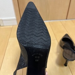 レディースパンプス23.5cm(黒)の画像