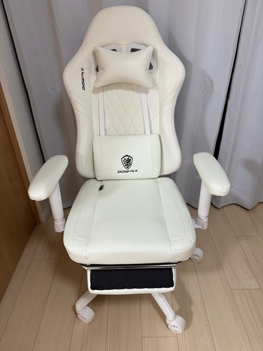 受け渡し予定者決まりました　ゲーミングチェア　145度　リクライニング可能　オットマン付き