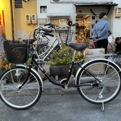 『ＳＡＬＥ　１０％』　美品　ママチャリ　２２インチ　３変速　自動ライト　付き　カゴ　新品　茶色　配達可能 SALE 10％』 美品 ママチャリ 22インチ 3変速 自動ライト