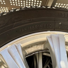 ホイール付きスタッドレスタイヤ(185/65R15)の画像