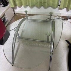 【良品美品・無料】ガラステーブルの画像