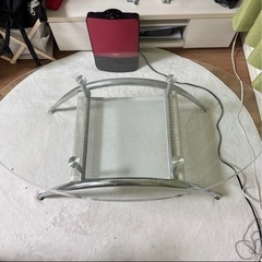 【良品美品・無料】ガラステーブルの画像