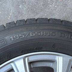 【早い者勝ち】ヴォクシー・ノア　５５０００円　アルミホイル付きスタッドレスタイヤ（４本セット）　バリ山の画像