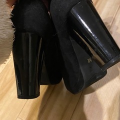 シンプルパンプス✨スエード✨アンクルストラップあり✨冠婚葬祭に✨の画像