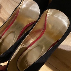 シンプルパンプス✨スエード✨アンクルストラップあり✨冠婚葬祭に✨の画像