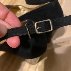 シンプルパンプス✨スエード✨アンクルストラップあり✨冠婚葬祭に✨の画像