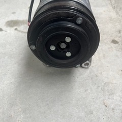 E52エルグランド エアコンプレッサー 中古