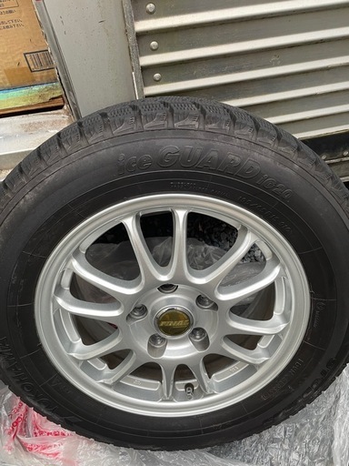 アルミ付きスタッドレスタイヤ4本、ノア　ボクシー　！！