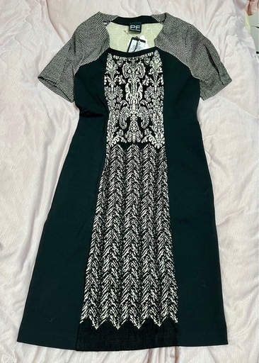 新品　パオラフラーニ PAOLA FRANI ニットワンピース　ストレッチ 38 黒系　モノトーン