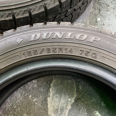 ダンロップスタッドレスタイヤ４本バリ山155/65R14の画像