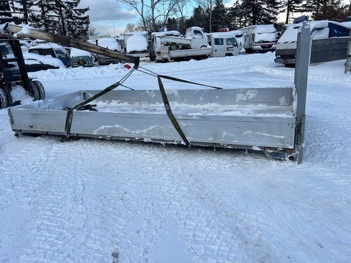 ２トントラック　ヒラボディ