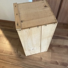 りんご箱1個の画像