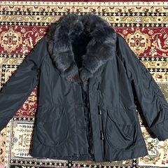 新品同様。黒 毛皮コート レディース アウター、軽いの画像