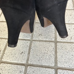 黒パンプスの画像