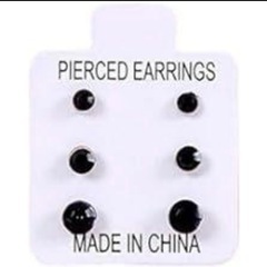 ピアス ブラック