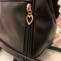 可愛い 。 美品。  リュック。  バック 。黒。リボン。 の画像