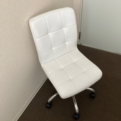 回転チェア　ホワイト　ネイル・マツエクにおすすめ