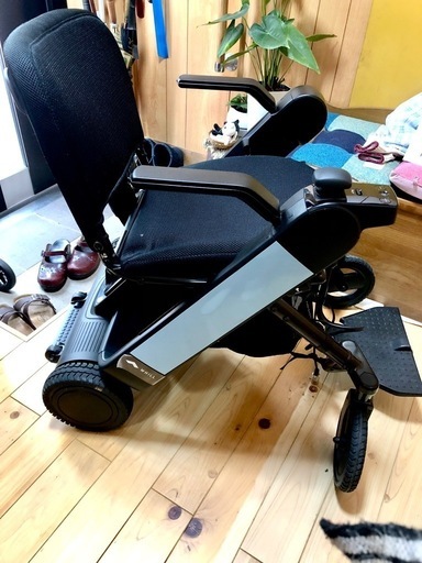 電動車椅子　WHILL Model F