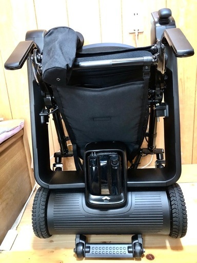 電動車椅子　WHILL Model F