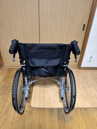 【美品】【軽量タイプ】車椅子　Hill stone製　車いす