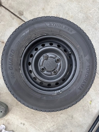 スズキ　スタッドレスタイヤ　エブリィ　DA17V　 4本
ホイール付き
