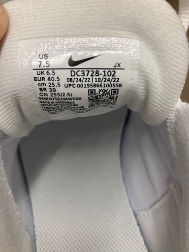 新品同様ナイキシューズ25,5センチ