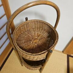 藤かご ラタンラック 2段の画像