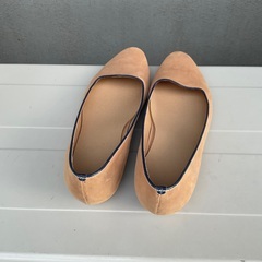 ベージュパンプス(23、5センチ)の画像
