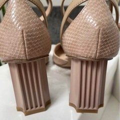 EVOLストラップパンプスの画像